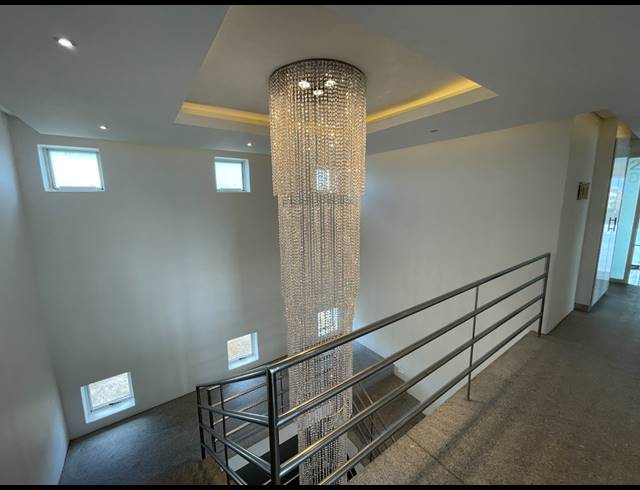 840M² BUILDING TO LET IN LAGOON BEACH